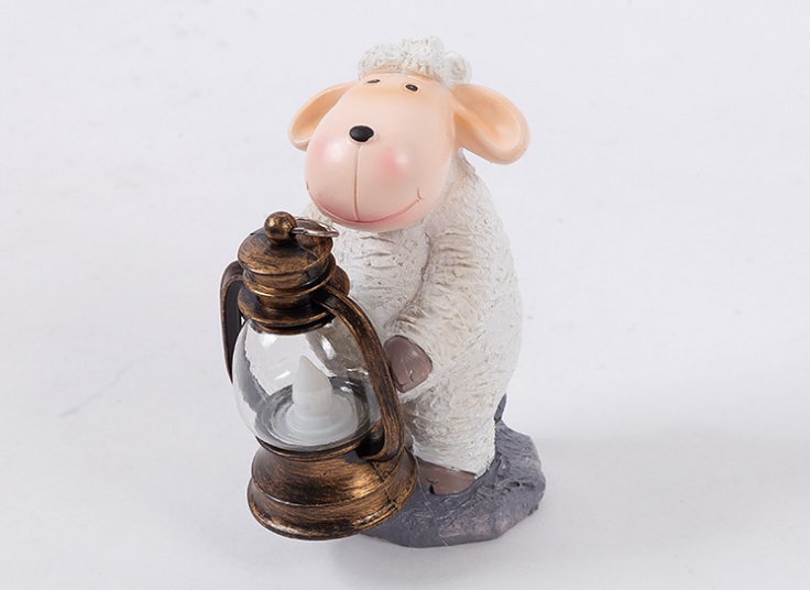 مجسمه گوسفند فانوس دار