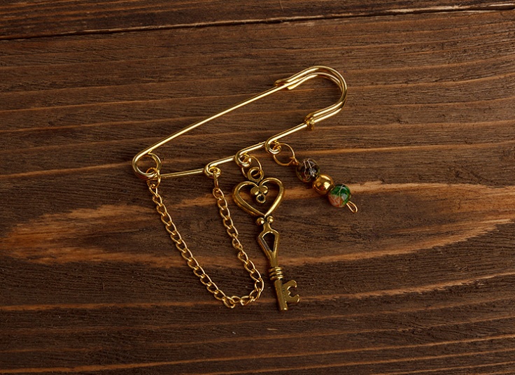 سنجاق سینه دست ساز