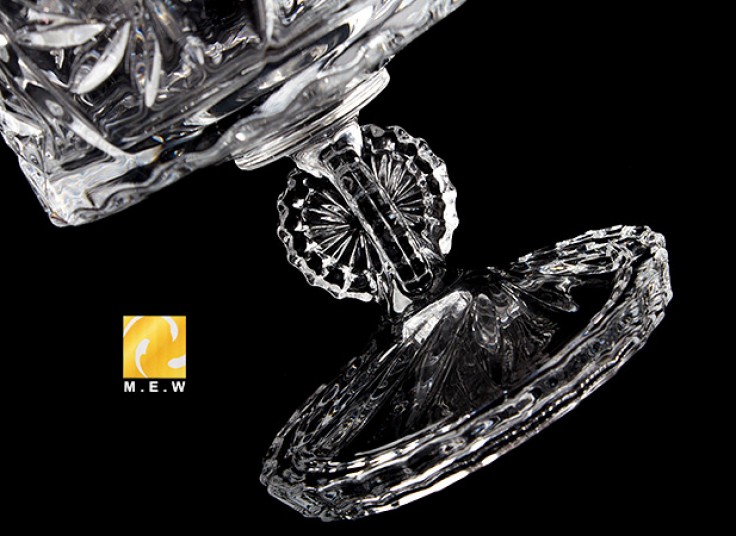 شکلات خوری پایه دار تاجی MEW