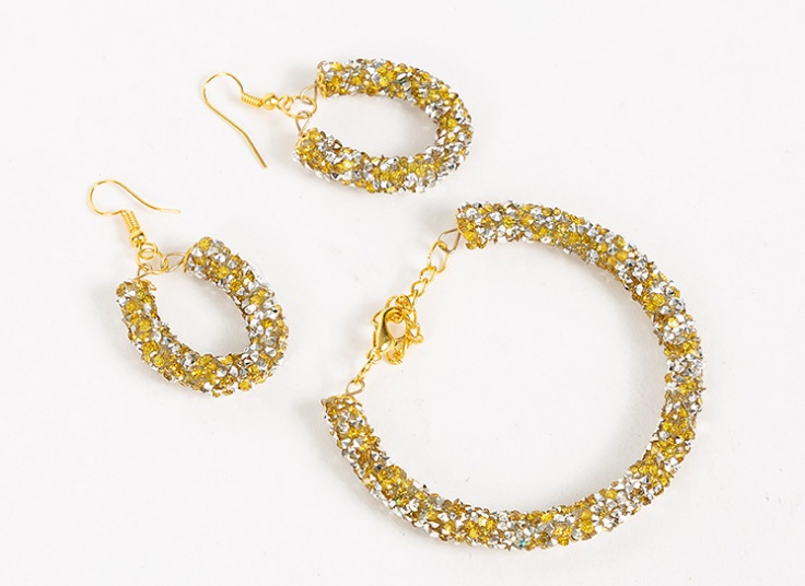 گوشواره و دستبند کریستالی