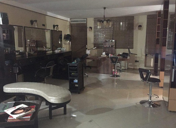 پاکسازی صورت در سالن زیبایی نازنین