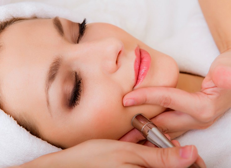 RF میکرودرم و هیدرودرم در مطب دکتر عبدالحسین زاده