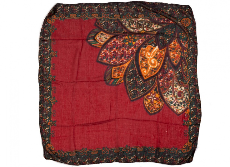 روسری نخی گل‌دار