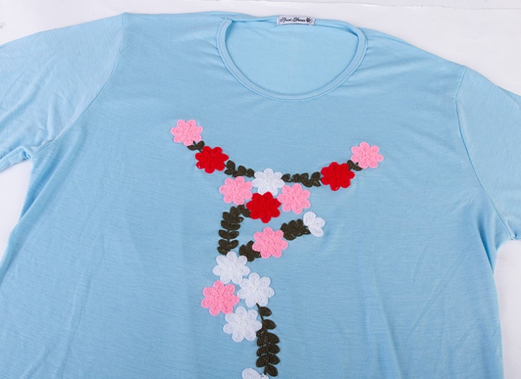 تیشرت زنانه گلدوزی شده Petal