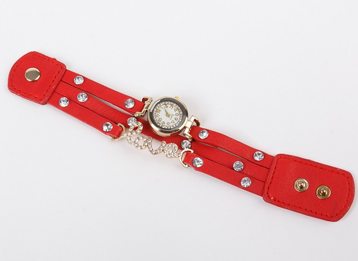 ساعت دستبندی زنانه LOVE