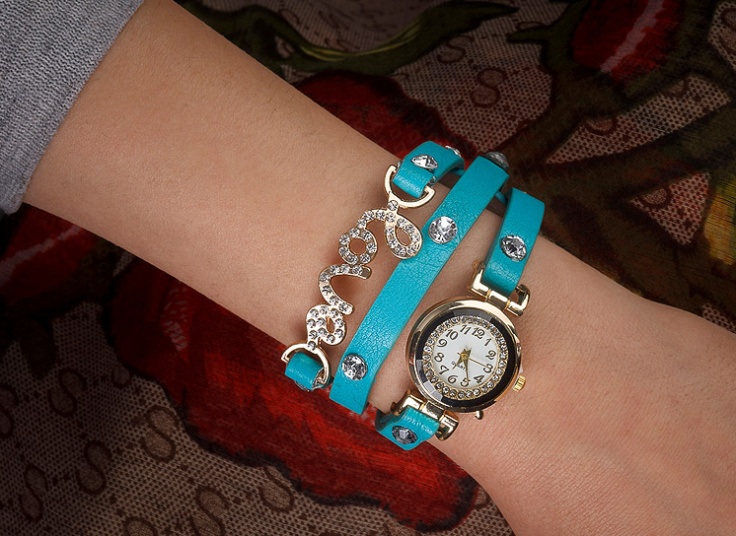 ساعت دستبندی زنانه LOVE