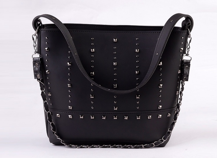 کیف دوشی زنانه طرح گل‌میخ