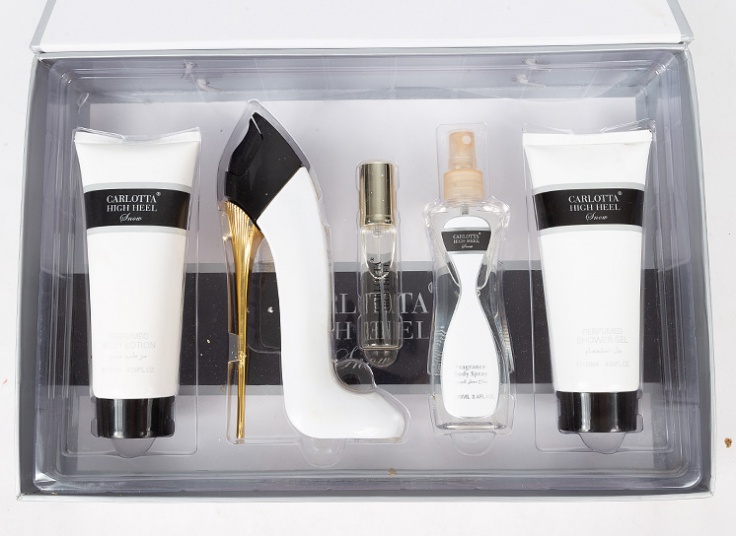 پکیج کادویی محصولات آرایشی CARLOTTA