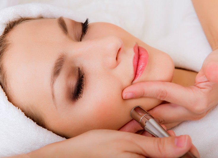 میکرودرم در مطب دکتر منصوره کشاورز