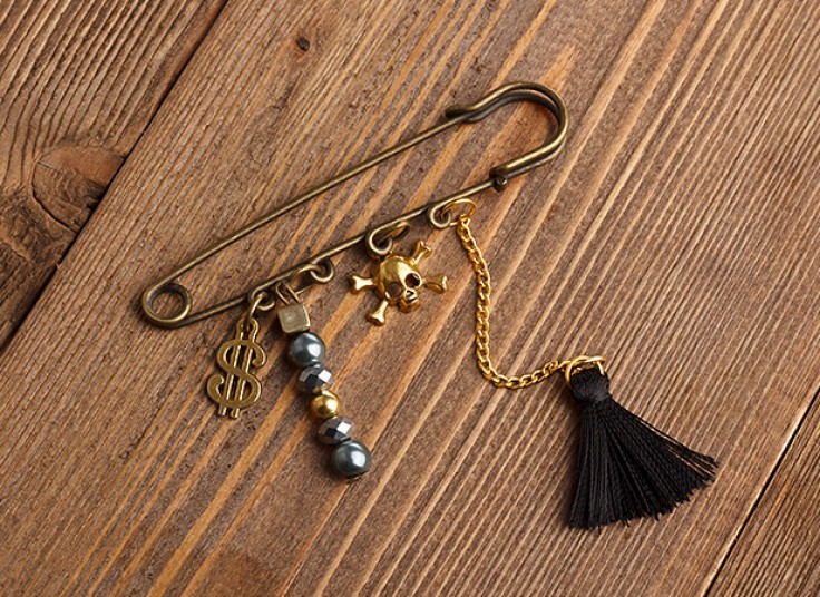 سنجاق سینه دست ساز