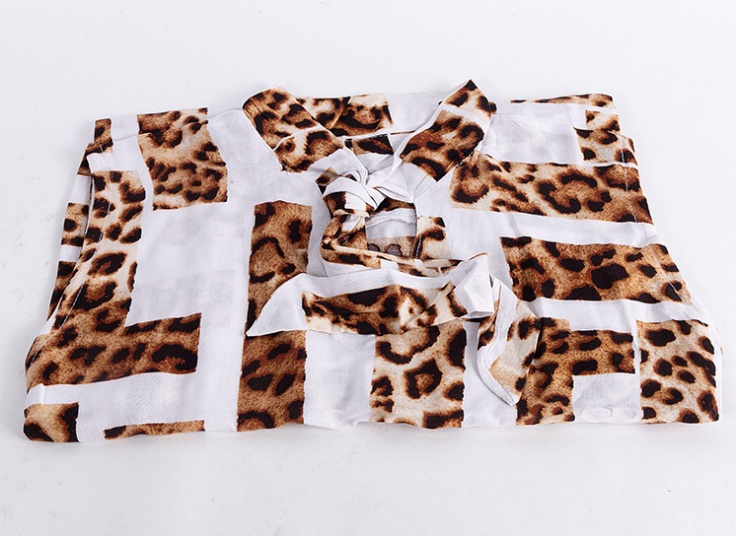 تاپ یقه گره‌ای نخی طرحدار