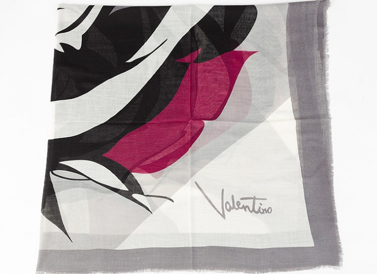 روسری نخی طرح Valentino
