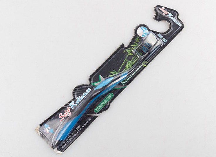 مسواک زغالی Self Reliance