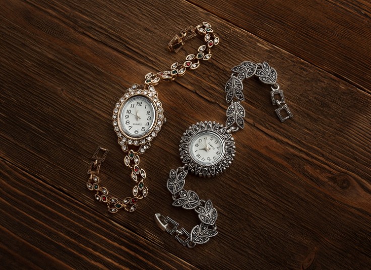 ساعت مچی طرح نقره نگین دار