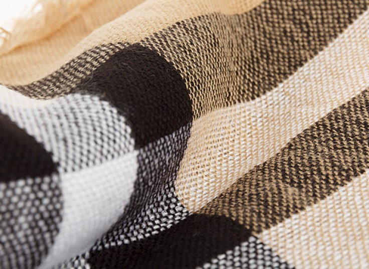 شال و روسری پشمی طرح Burberry