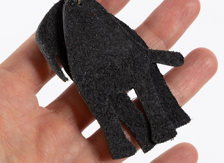 جاسوئیچی چرم