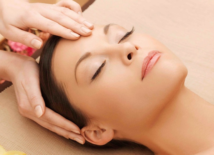 ماساژ صورت و گردن در آرایشگاه ویان