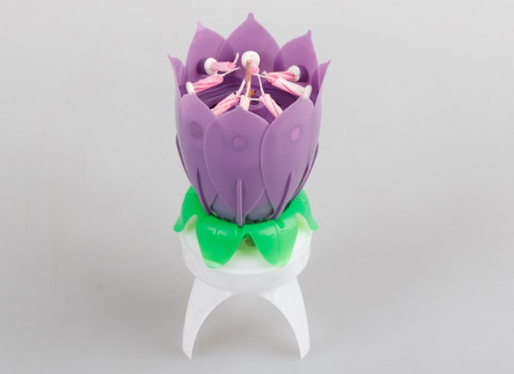 شمع موزیکال جادویی