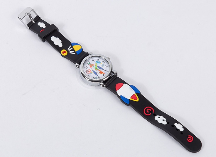 ساعت مچی عقربه ای بچگانه