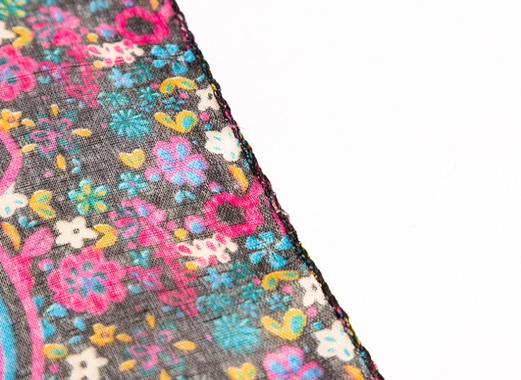 روسری نخی گل‌دار