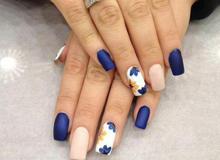 آموزش کاشت ناخن سالن فریبا