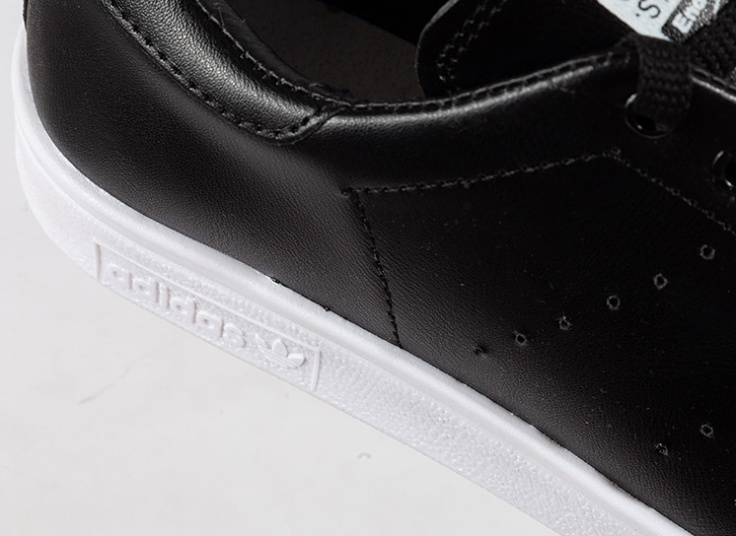 کتانی طرح Stan Smith