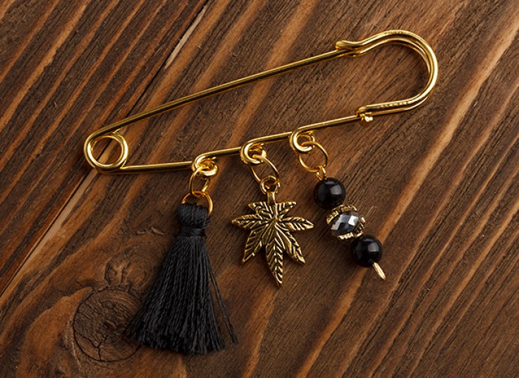 سنجاق سینه دست ساز