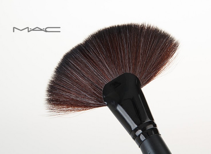 پکیج برس آرایشی رولی Mac