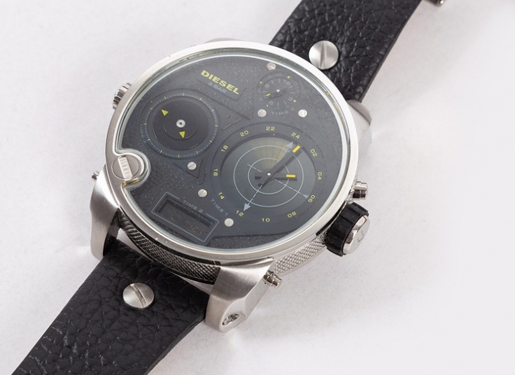 ساعت مچی چهار زمانه طرح Diesel
