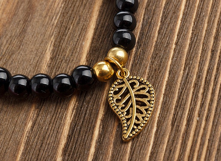 دستبند سنگی آویزدار