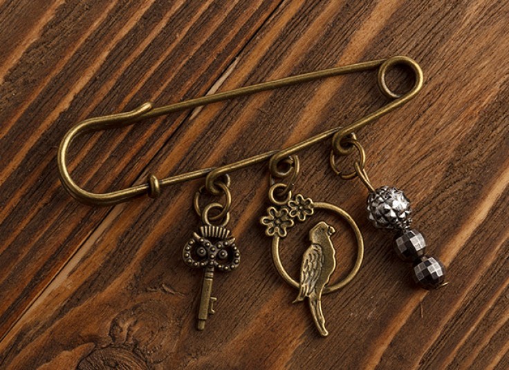 سنجاق سینه دست ساز