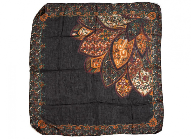 روسری نخی گل‌دار