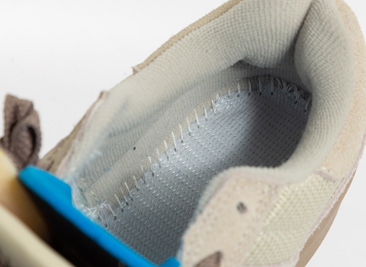 کتانی زنانه New Balance مدل CT302