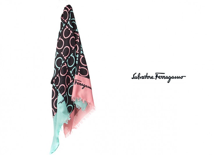 شال Salvatore Ferragamo