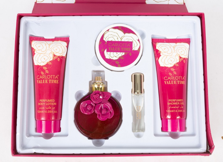پکیج کادویی محصولات آرایشی CARLOTTA