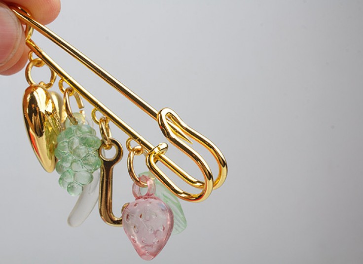 سنجاق سینه JUICY