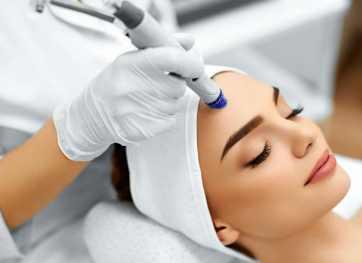 میکرودرم در مطب دکتر بیات مختاری