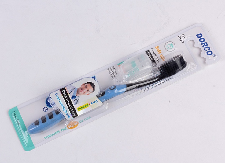 مسواک زغالی DORCO