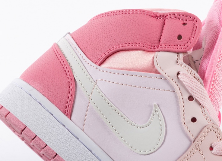 کتانی زنانه Nike Air Jordan 1