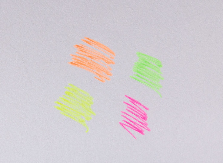 کاغذ یادداشت چسب دار به همراه خودکار