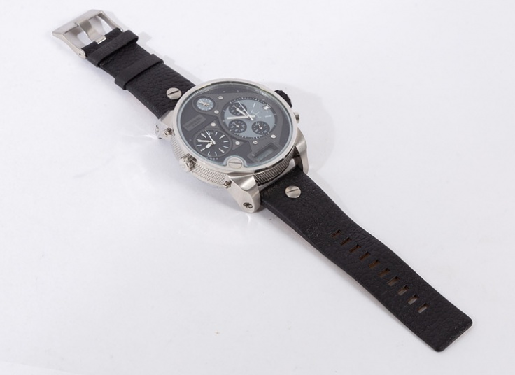 ساعت مچی چهار زمانه طرح Diesel