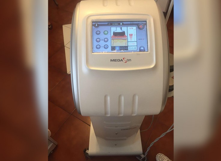 لیزر موهای زائد در مطب دکتر عبدالحسین زاده