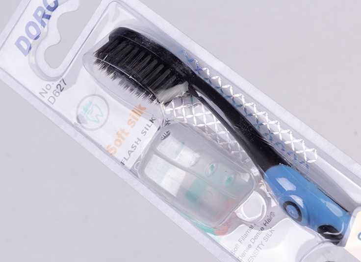 مسواک زغالی DORCO