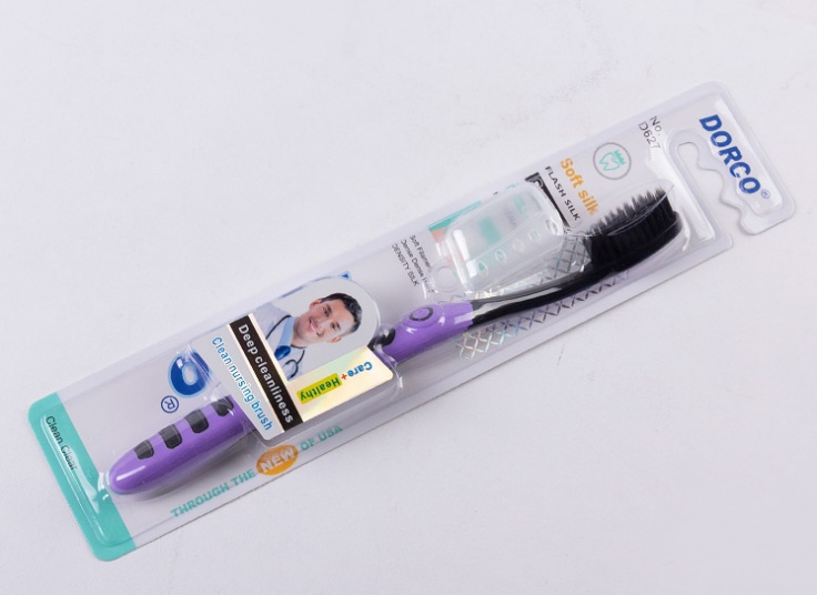 مسواک زغالی DORCO