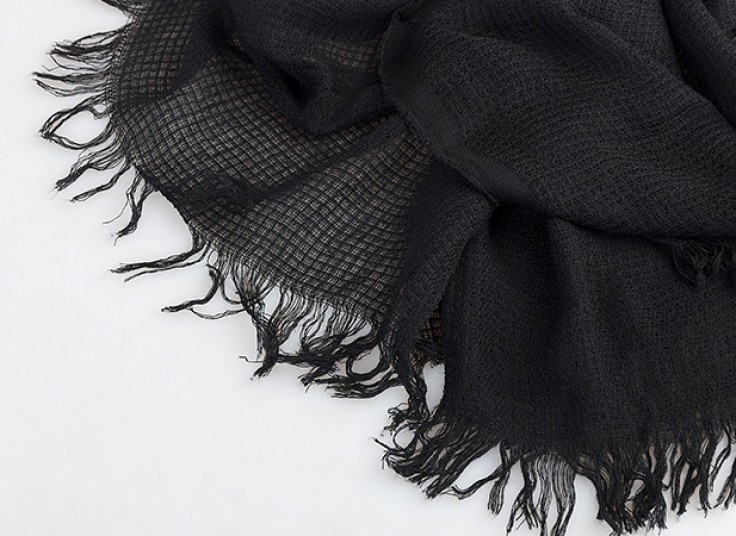 شال مشکی Lantern Moon