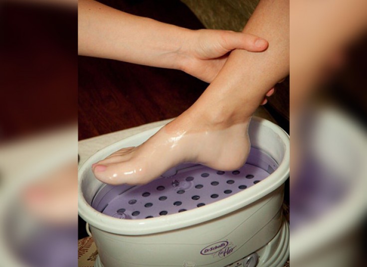 پارافین تراپی بهمراه مانیکور و پدیکور سالن چهره نگاران