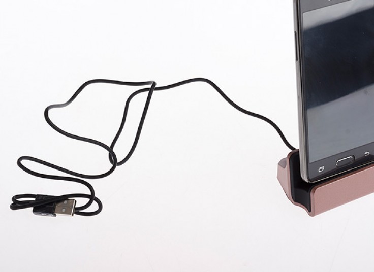 استند و شارژر موبایل رومیزی