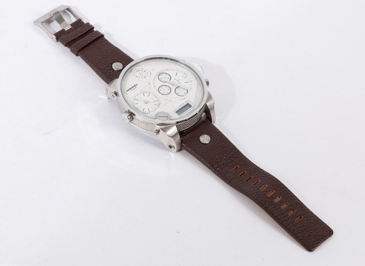 ساعت مچی چهار زمانه طرح Diesel