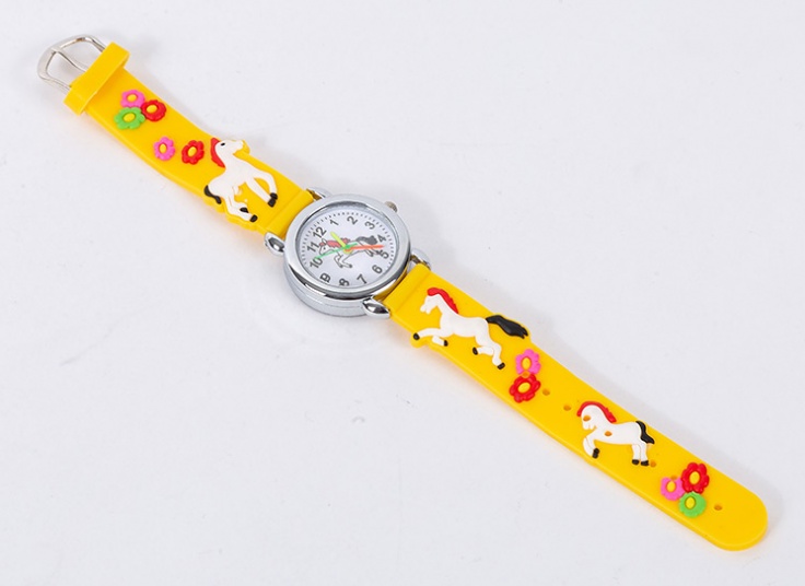 ساعت مچی عقربه ای بچگانه