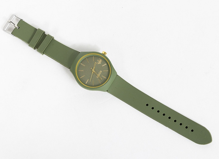 ساعت مچی طرح Adidas